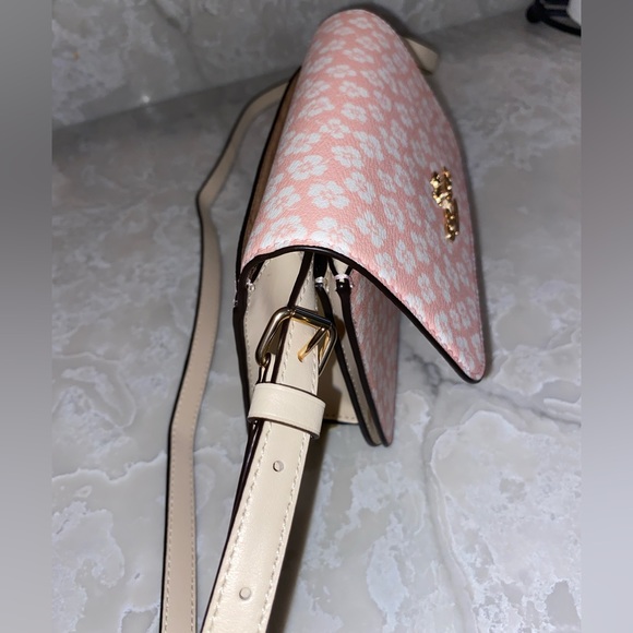 Brand new never used Coach bag. Crossbody/Shoulder bag. Tags included. - Picture 3 of 7